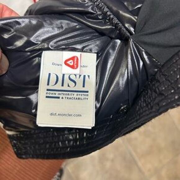 Women's Moncler Grenoble waterproof ski jacket size 0 NWT - Picture 2 of 16